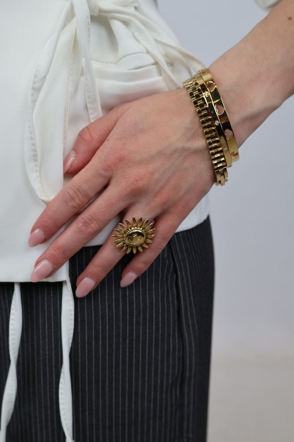 Statement smiley sun ring – Goud
