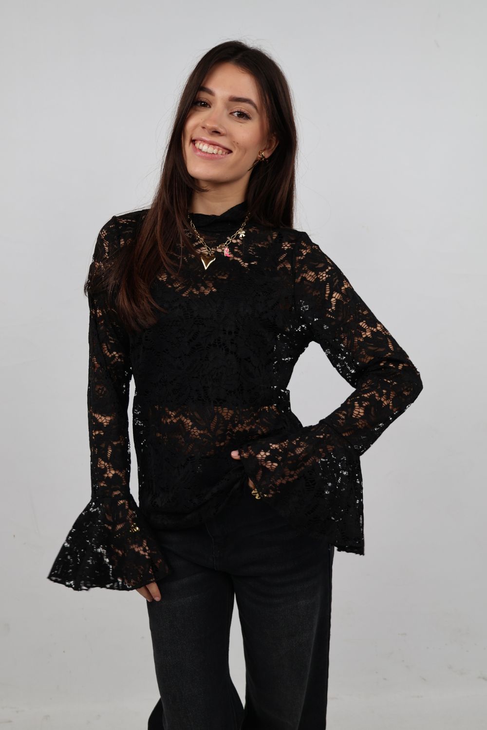 Kanten top met flair mouwtjes | Zwart