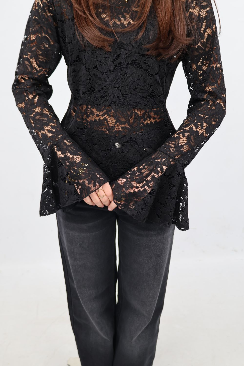 Kanten top met flair mouwtjes | Zwart