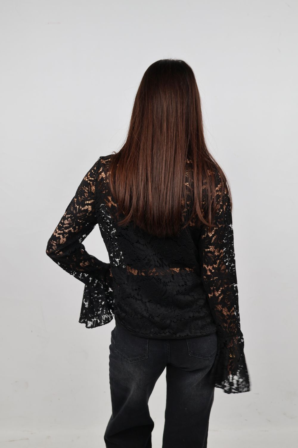 Kanten top met flair mouwtjes | Zwart