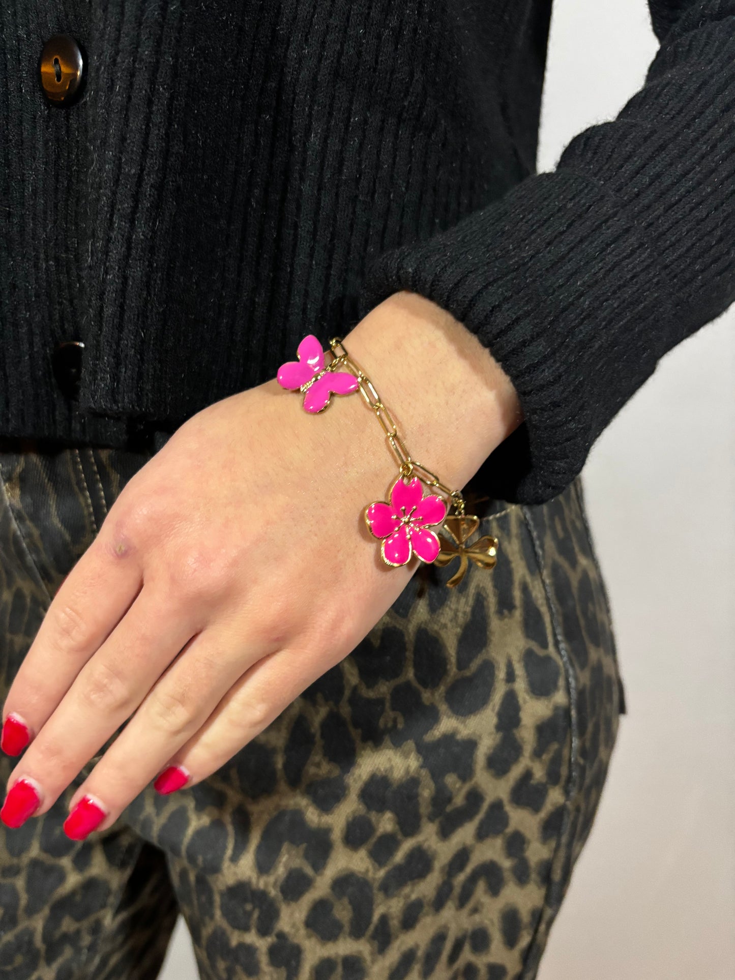 Schakelarmband met roze bedels | Goud