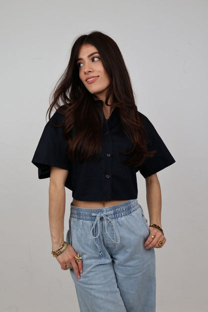 Blouse met open rug en touwsluiting | zwart