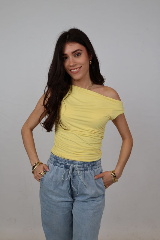 Oneshoulder top | pastelgeel