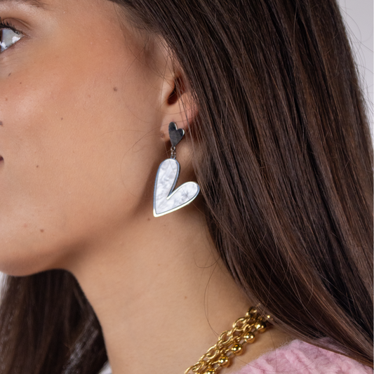 Dubbel parelmoer harten oorbellen | Zilver